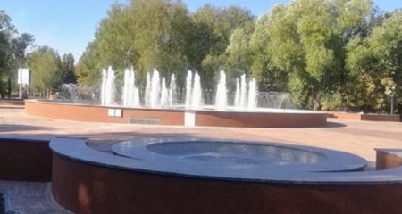 У Кривому Розі під міськрадою запустили фонтан після ремонту