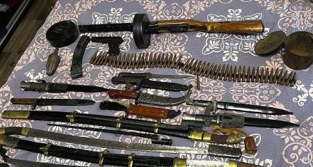 Арсеналы огнестрельного и холодного оружия хранил мужчина на Днепропетровщине (ФОТО)