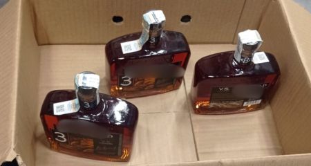 Так хотів випити, що забув розрахуватись: у Кривому Розі спіймали крадія коньяку (ФОТО)