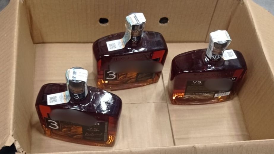 Так хотів випити, що забув розрахуватись: у Кривому Розі спіймали крадія коньяку (ФОТО)