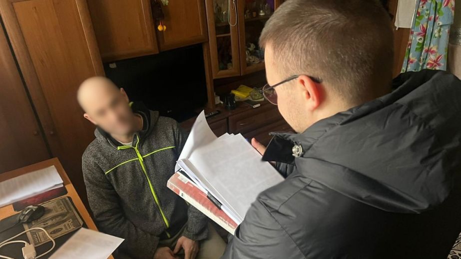 Чоловік з Дніпропетровщини за гроші кинув вибухівку в будинок у Чернігові (ФОТО)