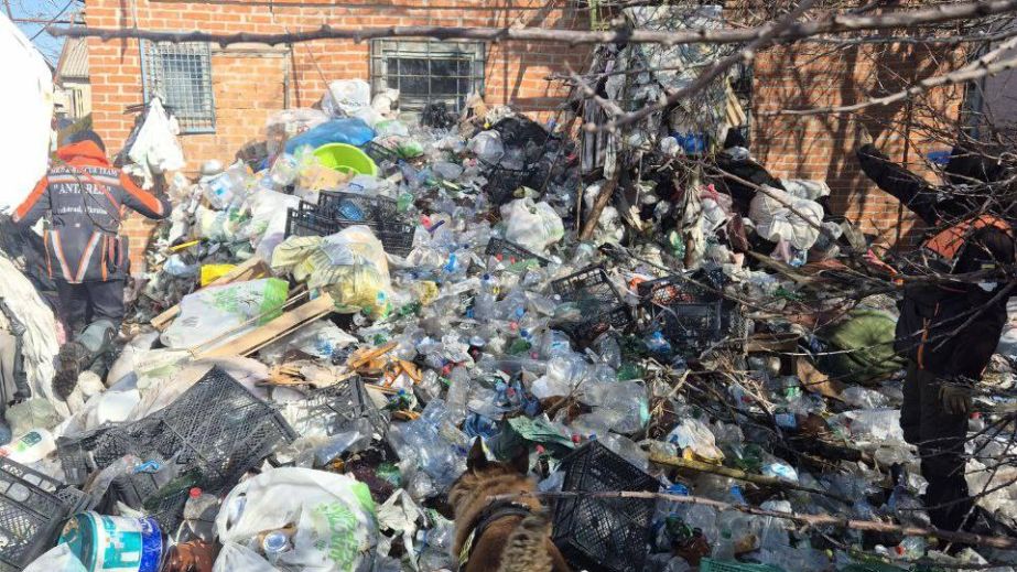 Під купою сміття у Дніпровському районі виявили тіло зниклої жінки (ФОТО)