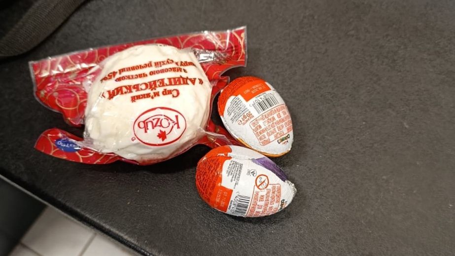 В Кривом Роге мужчина украл из магазина два киндера и сыр (ФОТО)