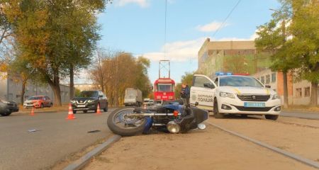 У Дніпрі в мото-ДТП постраждали люди (ФОТО, ВІДЕО)