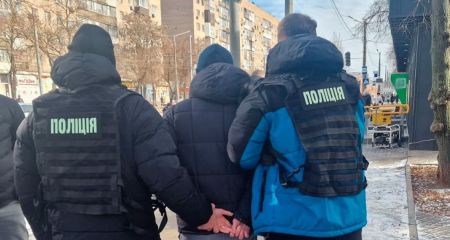 На Дніпропетровщині чоловік "продавав" військовозобовʼязаним фіктивну інвалідність за $15 000 (ФОТО)