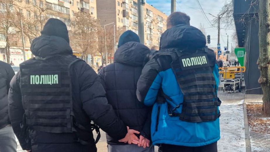 На Дніпропетровщині чоловік "продавав" військовозобовʼязаним фіктивну інвалідність за $15 000 (ФОТО)