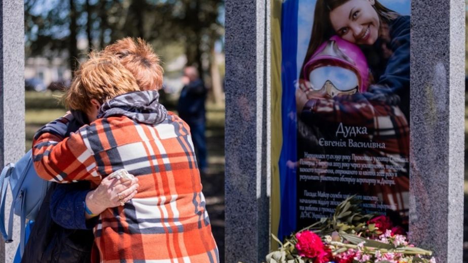 Много лет посвятила работе: пресс-офицер днепровских спасателей Евгения Дудка посмертно награждена за оборону Украины