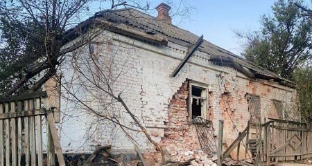 Разрушенные дворы и разбитые дома: в полиции показали последствия вражеских атак на Днепропетровщину за сутки (ФОТО)