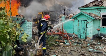 У ДСНС показали наслідки ранкового удару БпЛА по Кам'янському району (ФОТО)