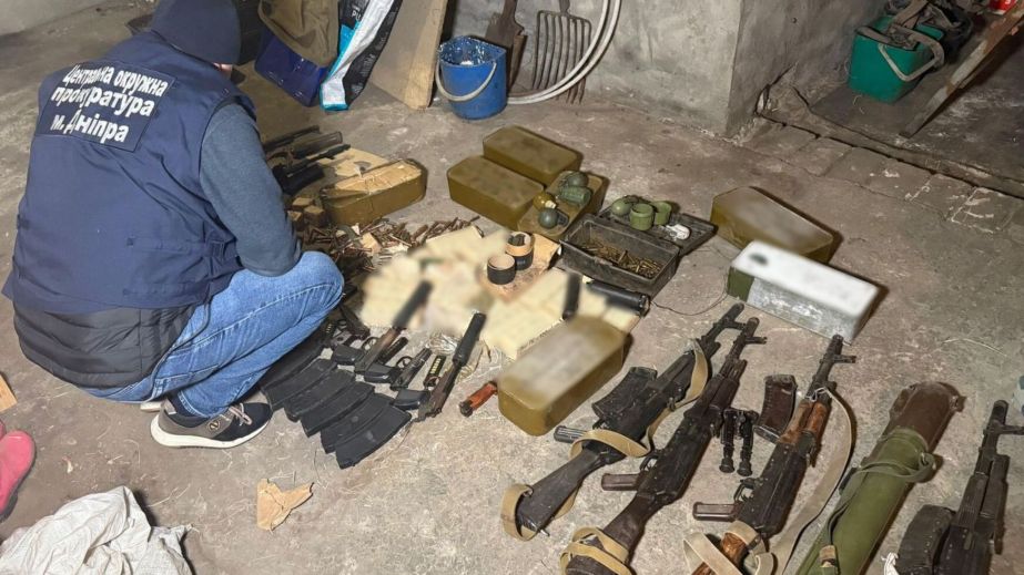 У Дніпрі викрили ділків, які планували налагодити продаж "трофейної" зброї (ФОТО, ВІДЕО)
