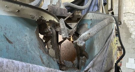 Ракетний удар пошкодив кілька унікальних машин музею "Машини Часу" у Дніпрі (ФОТО)