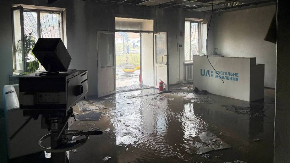 "Шахедна" атака на Дніпро: постраждала будівля редакції "Суспільне" (ФОТО, ВІДЕО)