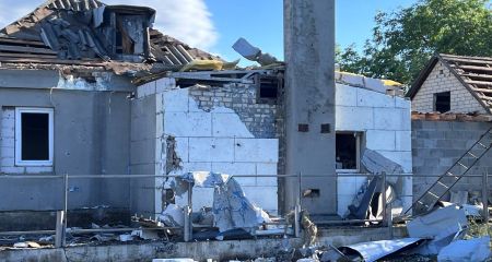 Травмовано людей, понівечене майно: Синельникове оговтується після обстрілу (ФОТО)