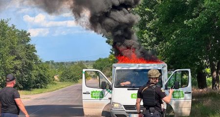 Удар по детской радости: враг атаковал грузовик с мороженым в Криворожском районе (ФОТО)