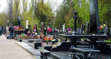 Уборка кладбищ за 17 миллионов: в Днепре выбрали подрядчика для благоустройства