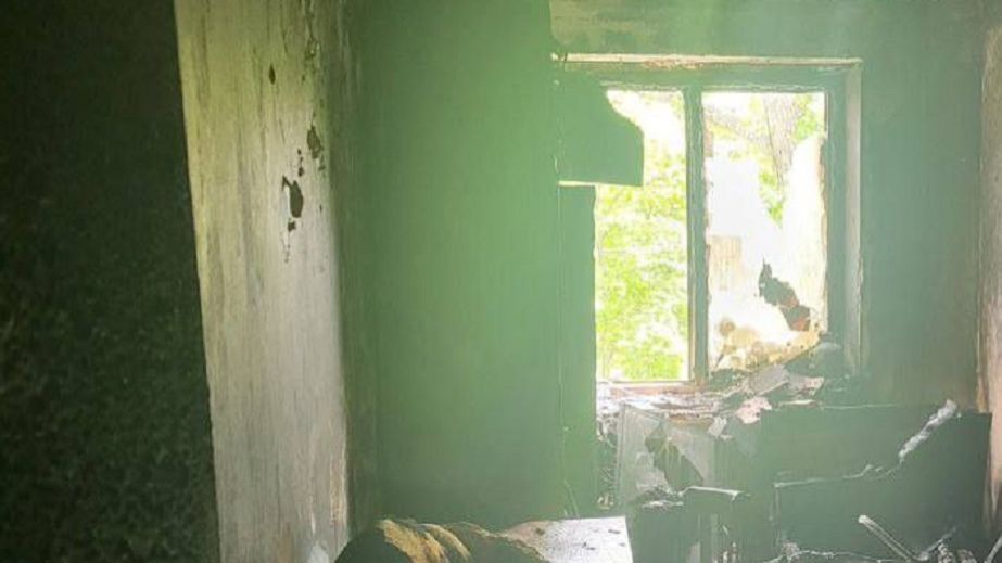 Соседи развернули одеяло: в Кривом Роге ребенок прыгал из окна во время пожара