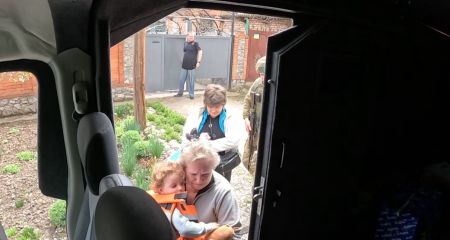 Дитина у бронежилеті...