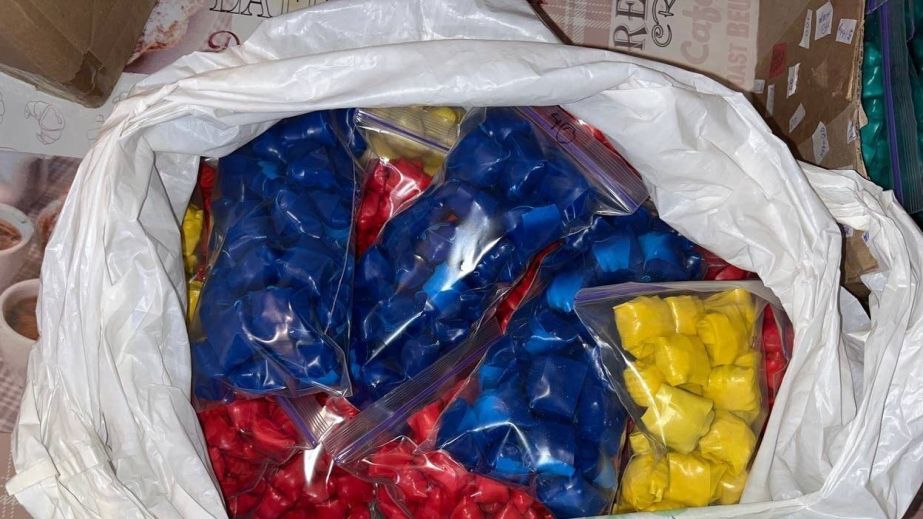 Психотропы на 5 миллионов гривен: в Павлограде женщина сбывала наркотики по почте (ФОТО)