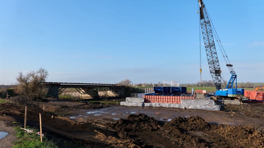 На Днепропетровщине строят "японский мост" для восстановления эвакуационного маршрута (ФОТО)