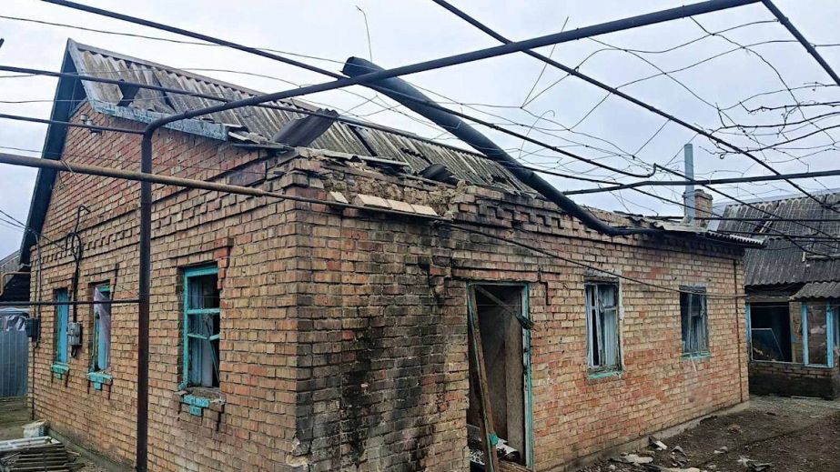 Изуродованные дома и дворы: в полиции показали последствия вражеских атак на Днепропетровщину за сутки (ФОТО)