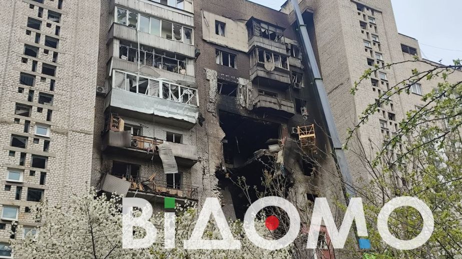 Напівзруйнована багатоповерхівка і троє загиблих: у Дніпрі 24 квітня оголошено днем жалоби (ФОТО, ВІДЕО)