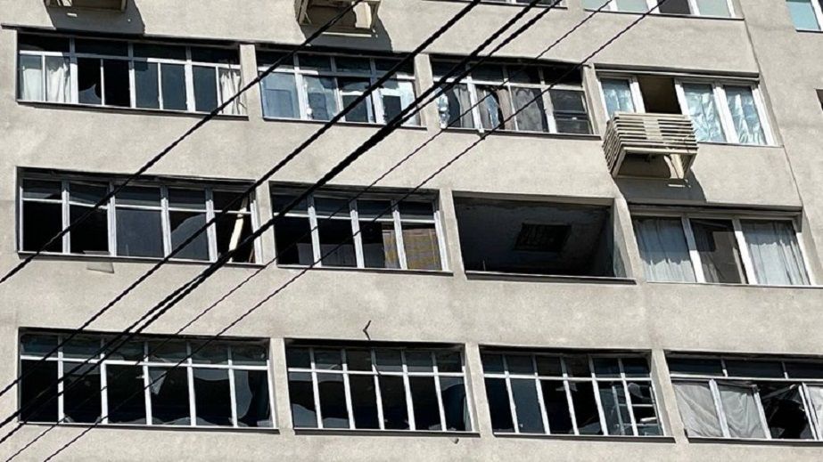 У Дніпрі після атаки "шахедами" у багатоповерхівці постраждала ледь не половина з 300 квартир