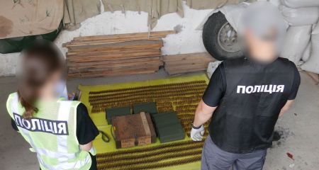 Схрони з арсеналами зброї та вибухівкою: на Дніпропетровщині та в інших областях поліція вилучила майже 500 небезпечних предметів (ФОТО)