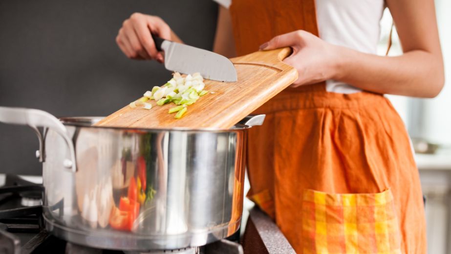 Забила кастрюлей: в Кривом Роге дочь убила мать (ФОТО)