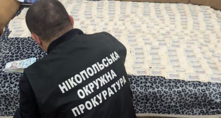 На Дніпропетровщині секретарка коледжу організувала схему для ухилянтів на мільйони гривень (ФОТО, ВІДЕО)
