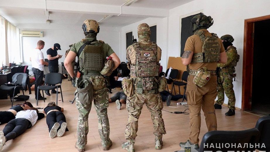 Шахрайський бізнес на широку ногу: на Дніпропетровщині сталося гучне затримання (ВІДЕО)