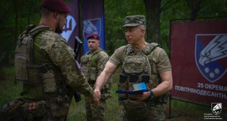 Сырский наградил воинов 25-й Сичеславской бригады (ФОТО)