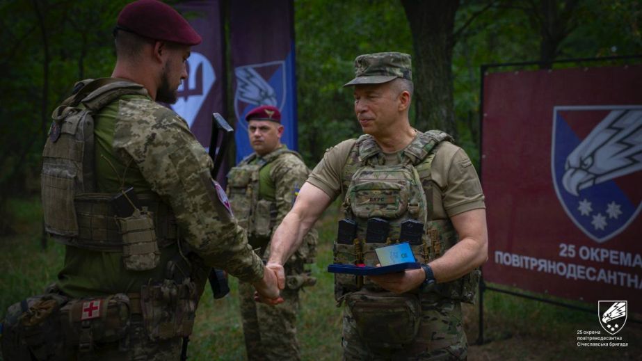 Сырский наградил воинов 25-й Сичеславской бригады (ФОТО)