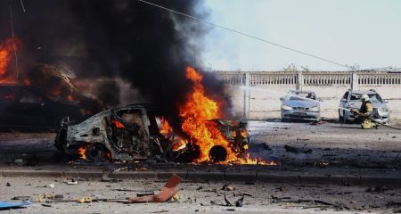 Сгоревшие автомобили посреди улицы: появились кадры последствий утренней атаки РФ на Днепр (ФОТО, ВИДЕО)