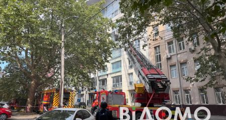Попадание в бизнес-центр в Днепре: пострадали по меньшей мере четыре человека, поврежден офис Опендатабота (ФОТО, ВИДЕО)
