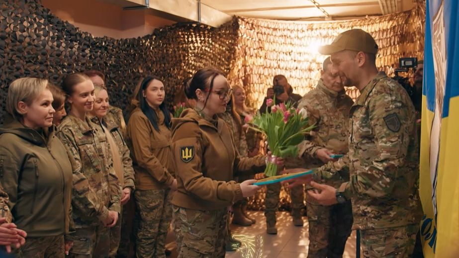 Як у 93-й бригаді "Холодний Яр" з Дніпропетровщини привітали жінок (ВІДЕО)