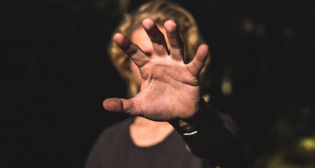 Обижал, обзывал и угрожал: в Самаре 51-летний мужчина издевался над собственной матерью