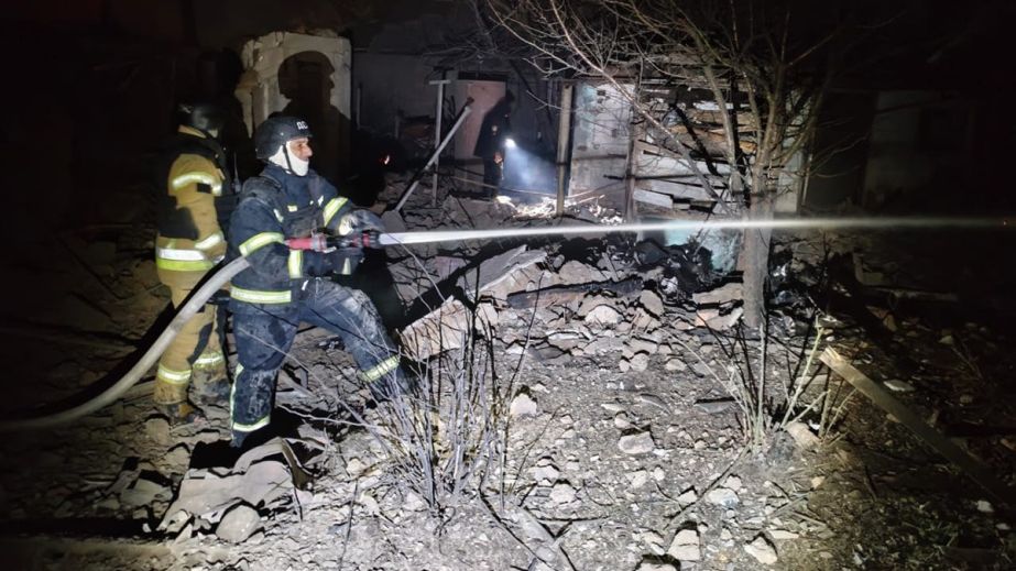 Спасатели показали кадры ликвидации последствий ночных атак на Днепропетровщину (ФОТО)