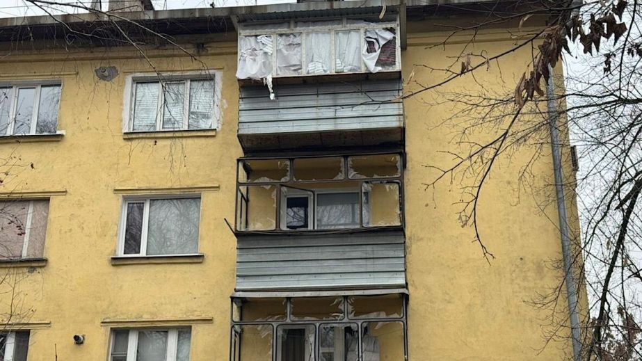 Разбитые окна и дворы: в полиции показали последствия вражеских атак на Никопольщину за сутки (ФОТО)