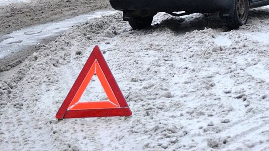 В Днепре на Нечуя-Левицкого произошло тройное ДТП: движение затруднено (ФОТО, ВИДЕО)