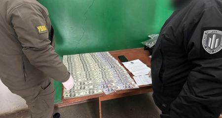 Заплати хабар і ти вільний: військовослужбовець з Дніпропетровщини допомагав ухилянтам з фіктивною інвалідністю (ФОТО)