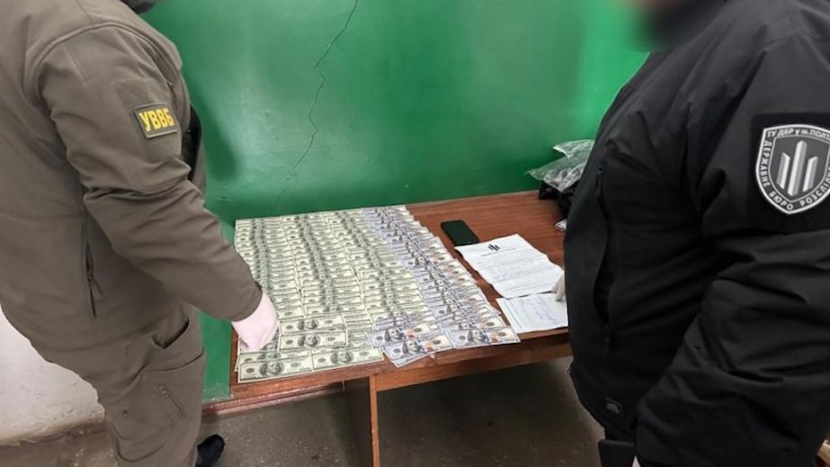 Заплати хабар і ти вільний: військовослужбовець з Дніпропетровщини допомагав ухилянтам з фіктивною інвалідністю (ФОТО)