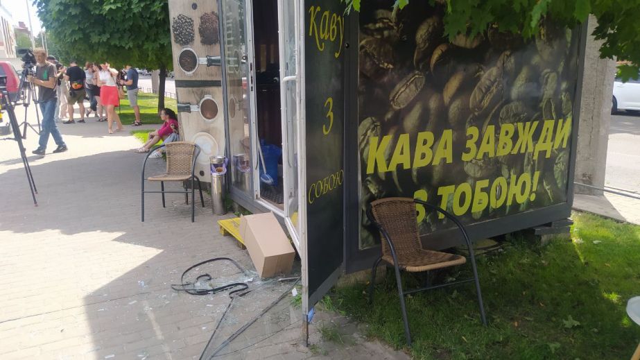 В Днепре в результате ракетной атаки пострадало мини-кафе (ФОТО)