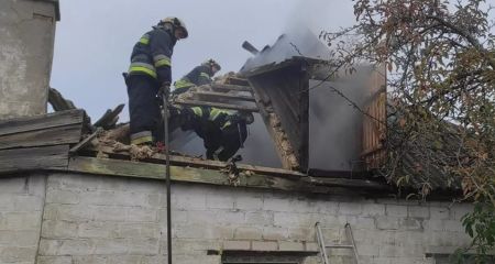 У Кам'янському районі зайнявся житловий будинок