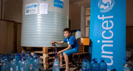 В Никополе прекращают выдачу питьевой воды от ЮНИСЕФ