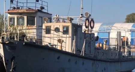 В Днепре за 1,2 млн грн выставили на продажу старое советское судно