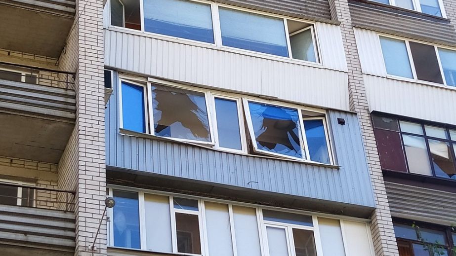 Понівечені будинки та вибиті вікна: у міськраді прокоментували наслідки ворожого обстрілу
