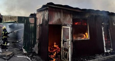На Синельниковщине вспыхнул пожар на продовольственном рынке