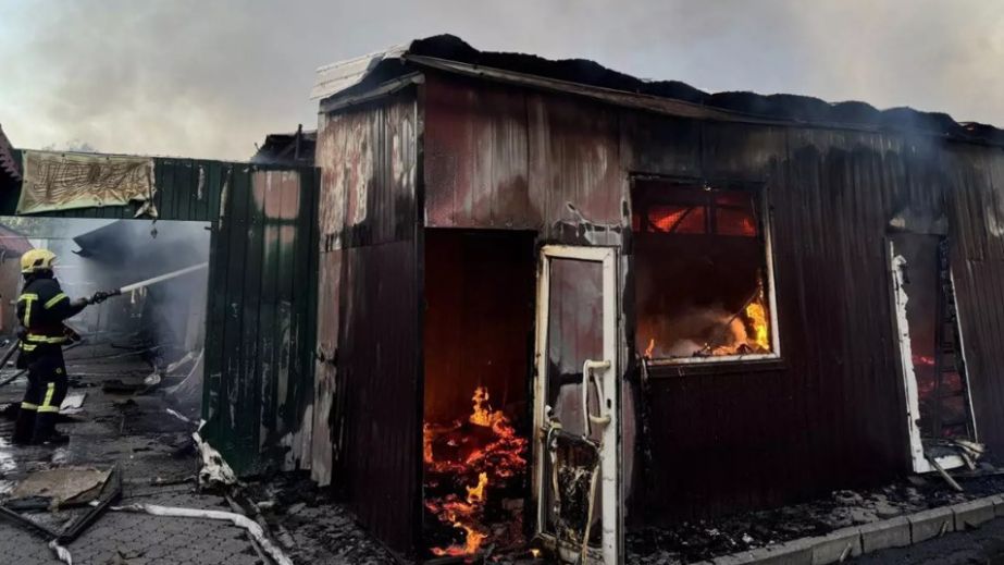 На Синельниківщині спалахнула пожежа на продовольчому ринку