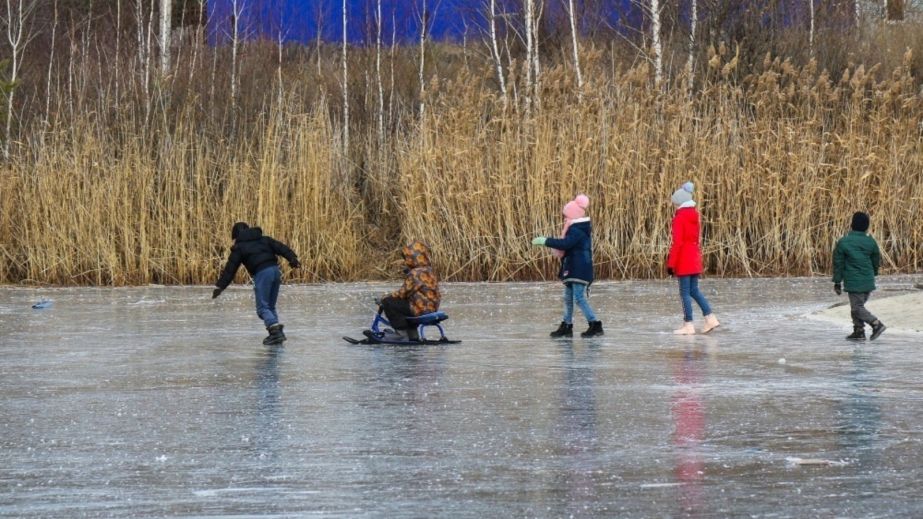 На Нікопольщині підліток провалився під кригу на річці