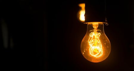 В Днепре тысячам жителей левого берега вернули свет, который пропал после обстрелов